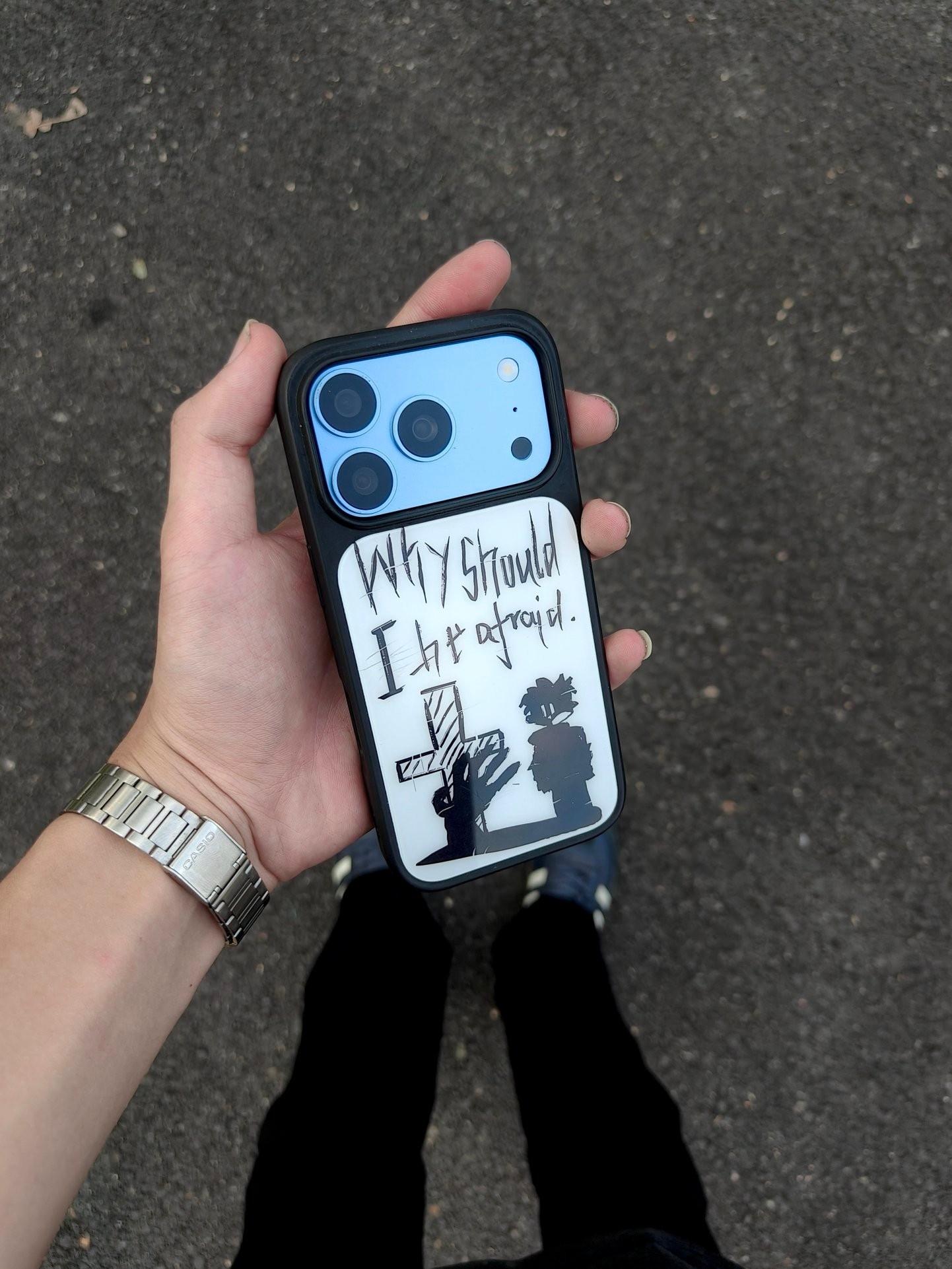 Afraid👻|这手机壳搭配iPhone18有点忧郁啊